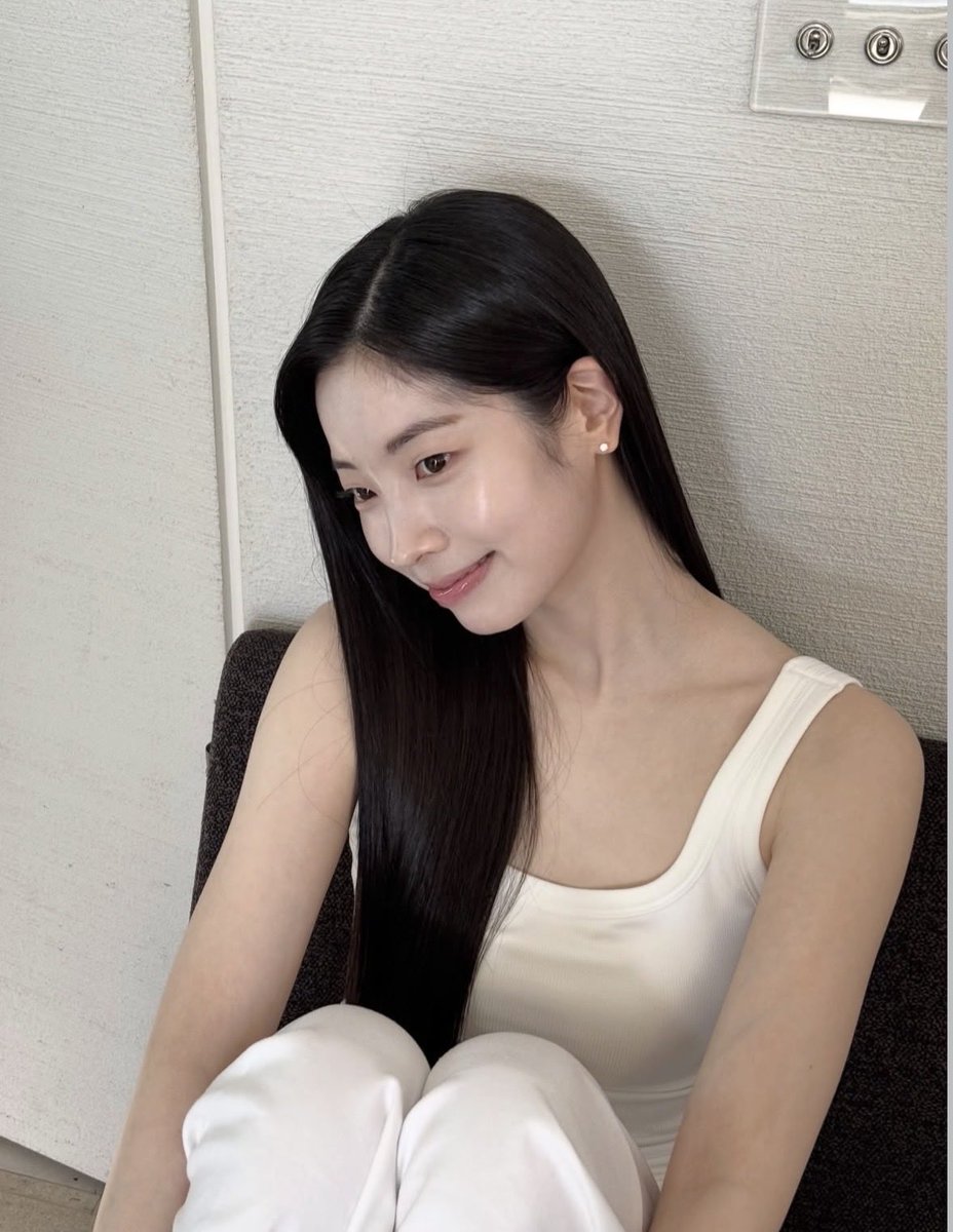 dubu7_ONCE's tweet photo. 可愛すぎるお豆腐ちゃん🥺🥺🥺💘
美白も横顔も綺麗で見とれちゃう、、

#DAHYUN #다현　#ダヒョン https://t.co/nbAHSygPM3
