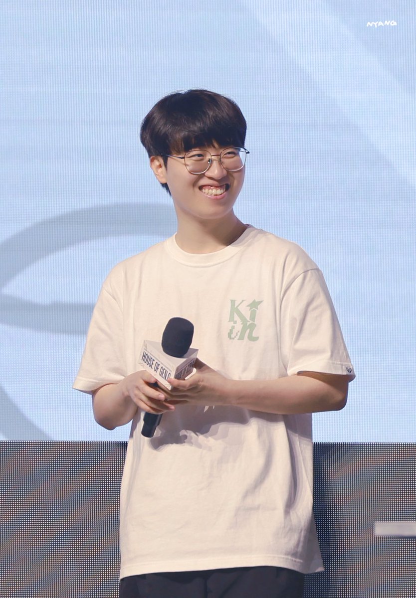 nyang_nyangngng's tweet photo. 하트입 나 오래 오래 보고 싶소

260801 젠지 홈스탠드 #기인 #kiin https://t.co/DRYf9jeehG