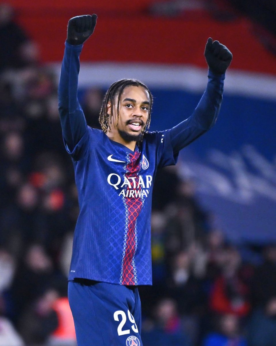 LFCTransferRoom's tweet photo. 🚨☎️ 𝗡𝗘𝗪 - @FabrizioRomano: Offficial club to club talks between Liverpool and Paris Saint-Germain for Bradley Barcola have started.

Liverpool indicated initial bid value over €100m, still far from PSG requests.

Barcola wants @LFC, talks are on! https://t.co/AUPDR0dQpZ