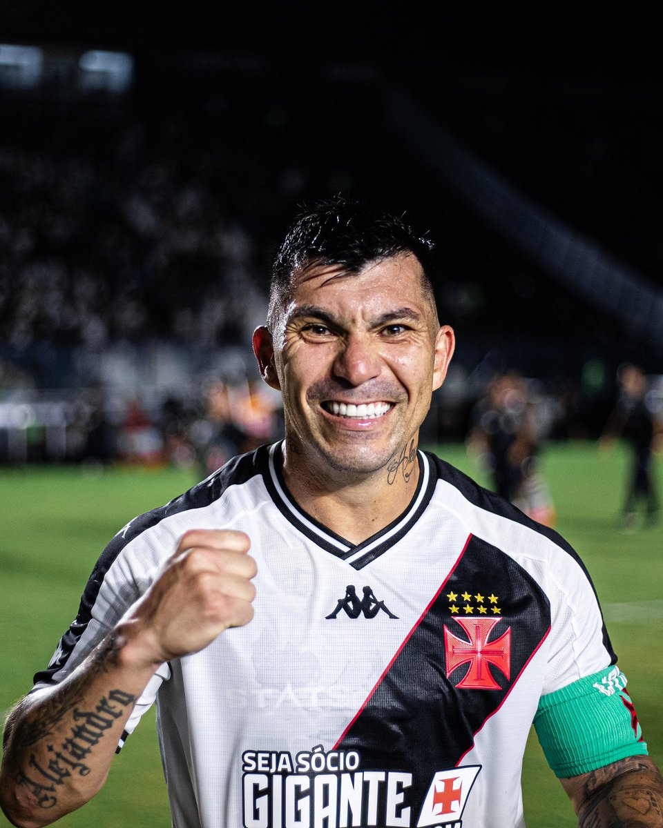 NewsAlmirantee's tweet photo. Dois ex-jogadores do Vasco fazem aniversário nesta segunda-feira: Gary Medel e Rayan. 🎉💢

📸: Leandro Amorim | Matheus Lima https://t.co/MAqfG2vvQH