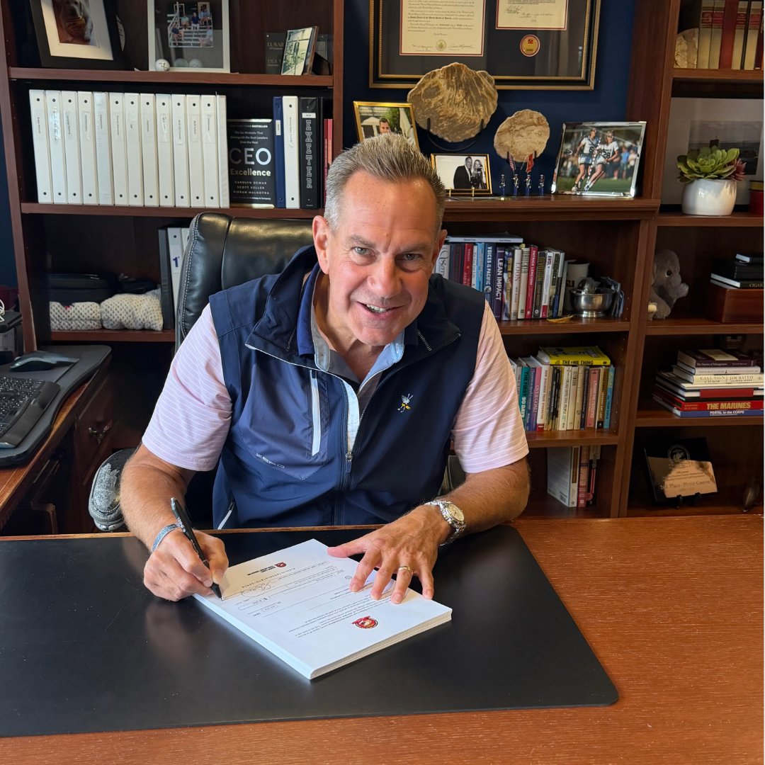 MarineScholars's tweet photo. Today, MCSF President &amp; CEO Ted Probert signed the first batch of scholarship checks for the 26–27 AY!

#MarineScholars: if your completed award acceptance was approved before 7/15, your payment is included in this mailing. Please allow 4–6 weeks for schools to receive the funds. https://t.co/K0cLreryJ5