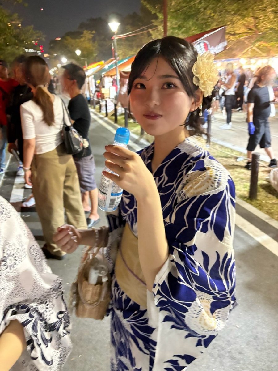 sakura_panda48's tweet photo. おはよう！
(友だちとラムネを飲むスピードを合わせなければこの場所を動かないから早く飲み切らないと…の乙) https://t.co/wZCTkdNhHJ