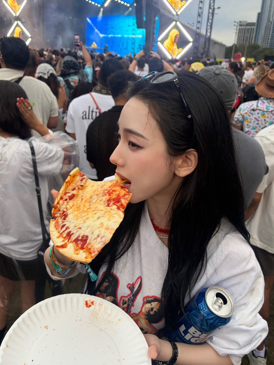 patamaii's tweet photo. คาทาริน่าบลูรันวงการวัสดุแฟนสาวอีกครั้ง น่ารักชะมัด https://t.co/4UIMrC0607
