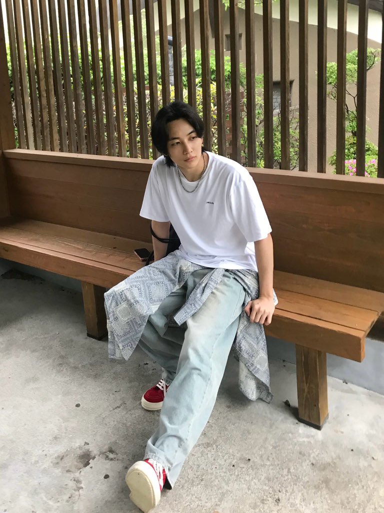 Jeonghrrn's tweet photo. The weather was nice, so I sat down for a while. Then a while became much longer than what I planned. I guess even doing nothing deserves a little dedication. The breeze seemed to agree. 🤭 https://t.co/k7Q6V1qyfB