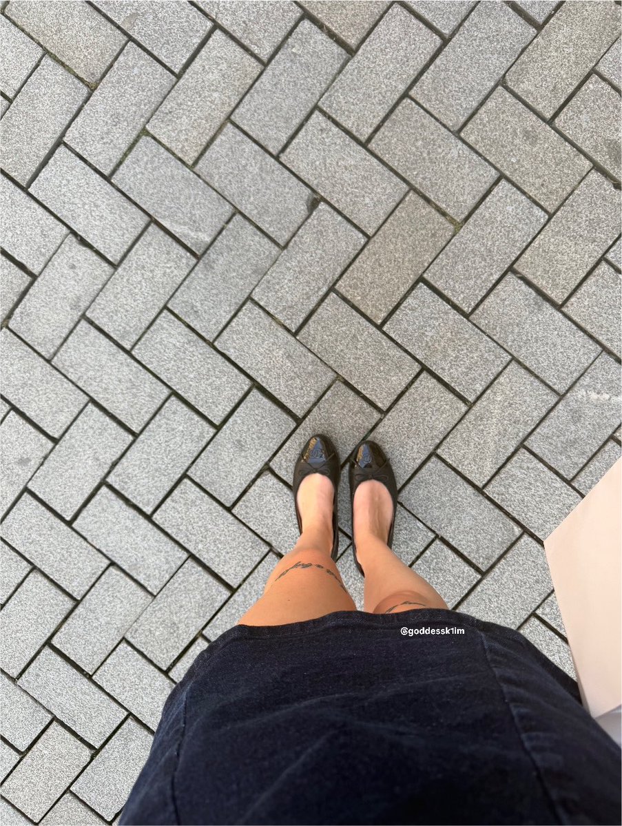 goddessk1im's tweet photo. du gehörst unter meine ballerinas 🥰 https://t.co/ZSHAbRkOPM