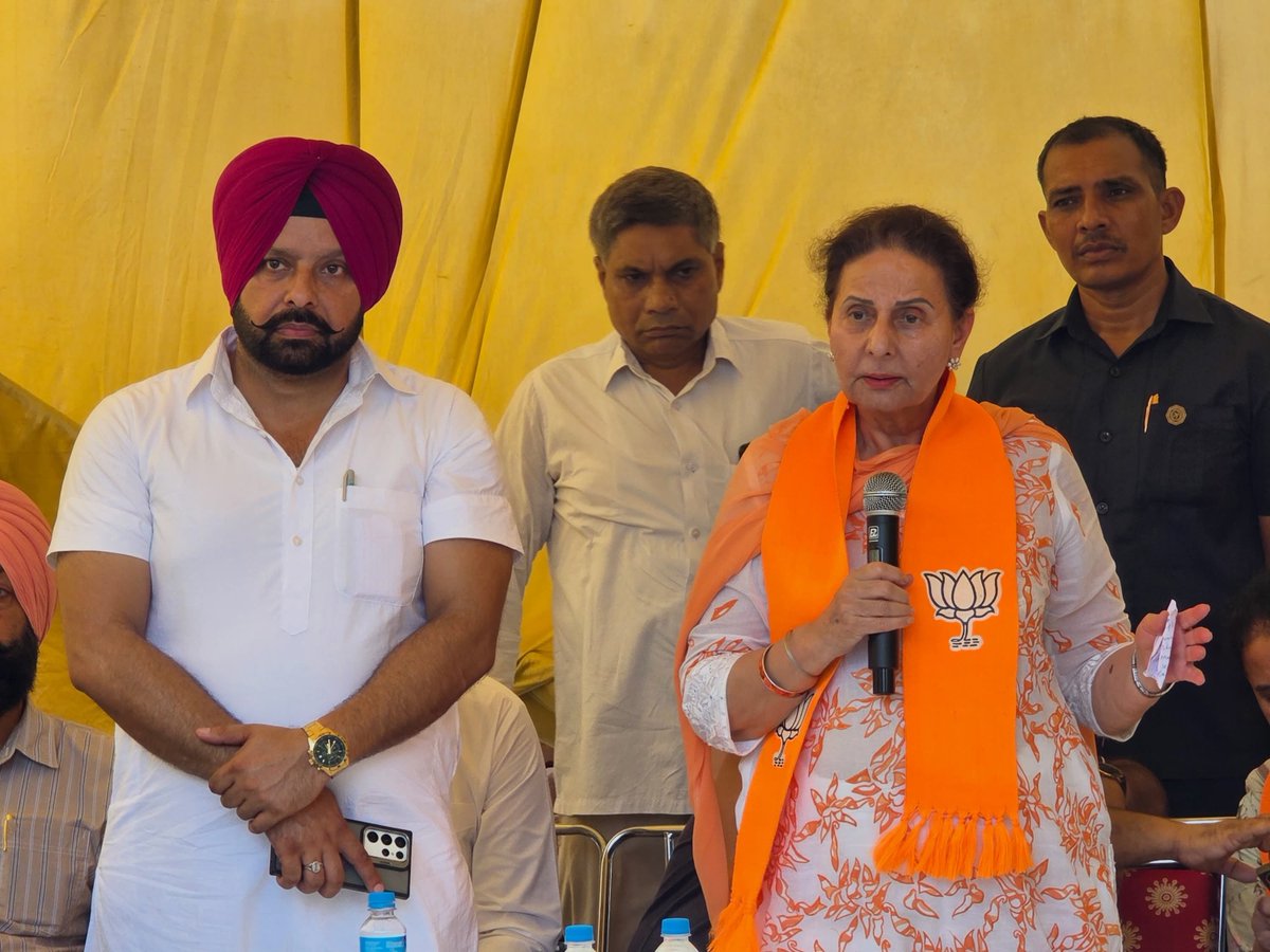 preneet_kaur's tweet photo. ਬੀਤੇ ਦਿਨ ਪਟਿਆਲਾ ਦੇ ਭਾਰਤ ਨਗਰ ਵਿਖੇ ਸਥਾਨਕ ਨਿਵਾਸੀਆਂ ਨਾਲ ਆਯੋਜਿਤ ਮੀਟਿੰਗ ਵਿੱਚ ਸ਼ਮੂਲੀਅਤ ਕੀਤੀ ਅਤੇ ਅਪੀਲ ਕੀਤੀ ਕਿ ਪੰਜਾਬ ਦੇ ਸੁਨਹਿਰੀ ਭਵਿੱਖ ਅਤੇ ਖੁਸ਼ਹਾਲੀ ਲਈ 2027 ਵਿੱਚ ਭਾਜਪਾ ਦਾ ਸਾਥ ਦਿਓ। https://t.co/fB6qz7uR3H