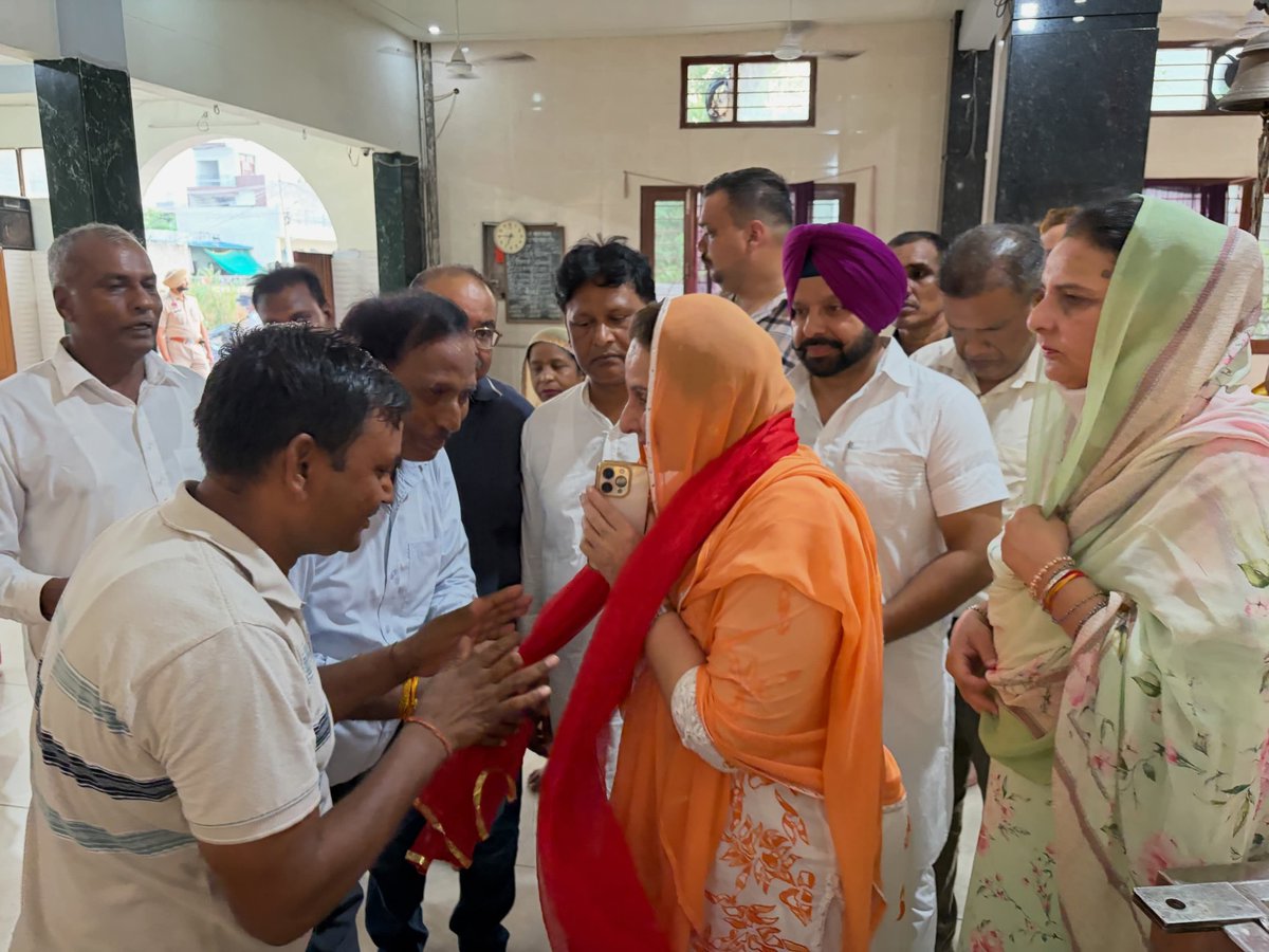 preneet_kaur's tweet photo. ਬੀਤੇ ਦਿਨ ਪਟਿਆਲਾ ਦੇ ਭਾਰਤ ਨਗਰ ਵਿਖੇ ਸਥਾਨਕ ਨਿਵਾਸੀਆਂ ਨਾਲ ਆਯੋਜਿਤ ਮੀਟਿੰਗ ਵਿੱਚ ਸ਼ਮੂਲੀਅਤ ਕੀਤੀ ਅਤੇ ਅਪੀਲ ਕੀਤੀ ਕਿ ਪੰਜਾਬ ਦੇ ਸੁਨਹਿਰੀ ਭਵਿੱਖ ਅਤੇ ਖੁਸ਼ਹਾਲੀ ਲਈ 2027 ਵਿੱਚ ਭਾਜਪਾ ਦਾ ਸਾਥ ਦਿਓ। https://t.co/fB6qz7uR3H
