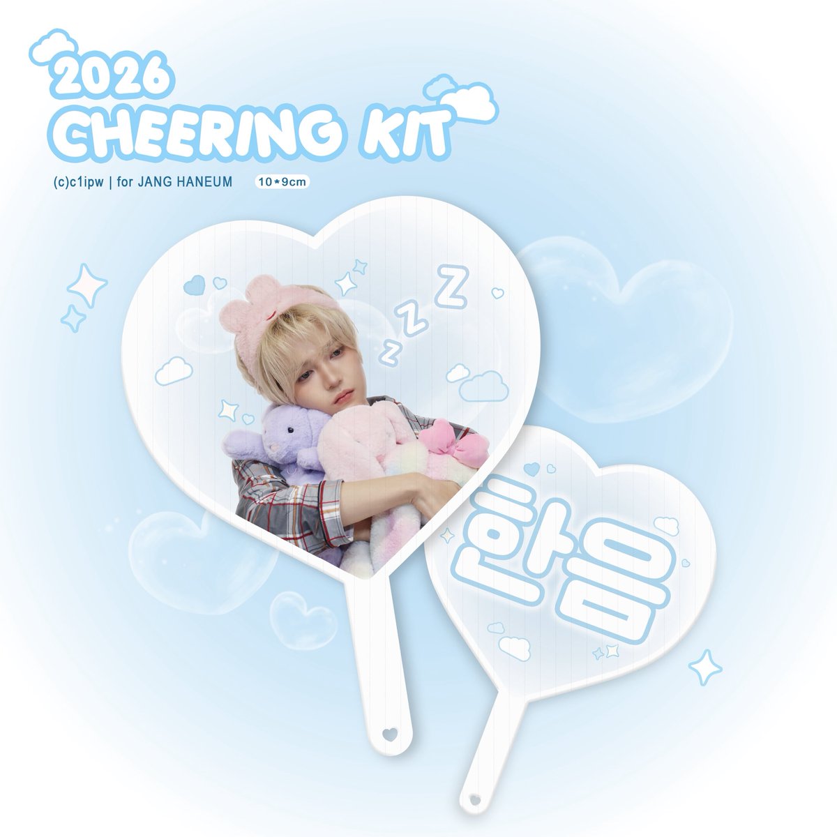 c1ipw's tweet photo. ☁️ JANGHANEUM CHEERING KIT ☁️

🗓️ ~26.08.12  23:59
🔗 https://t.co/TPFF9kMTBg

#rt 추첨 두 분께 미니우치와를 드립니다.

#장한음 #한음 #JANGHANEUM #HANEUM #ハヌム #张瀚音 https://t.co/4P28araBNJ