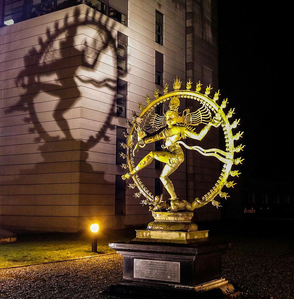 Yaduvam's tweet photo. The bronze statue of Nataraja, displayed between Buildings 39 and 40 at the CERN laboratory in Meyrin, Switzerland, it was gifted by the Government of India in 2004. https://t.co/TpeahHPfqa