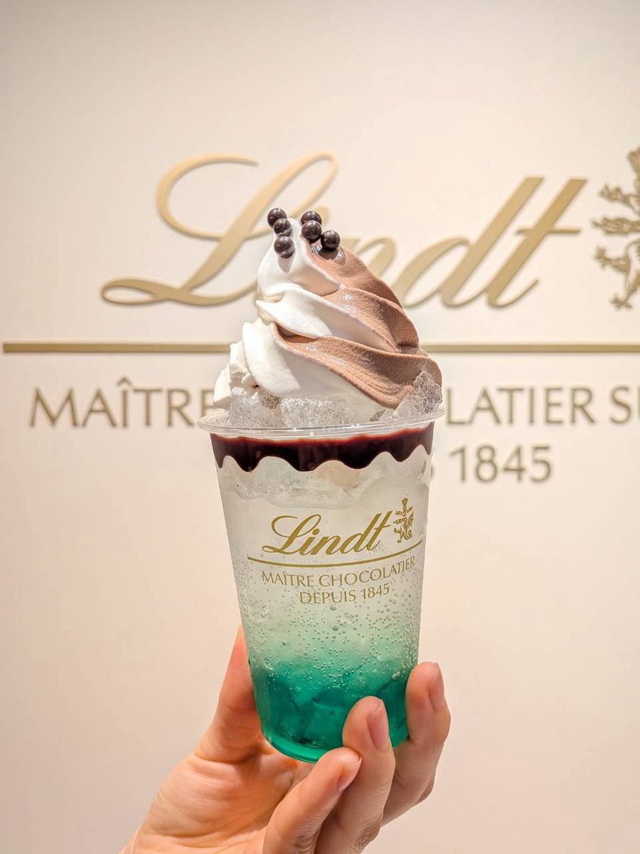 Lucky_062's tweet photo. リンツのチョコミントドリンク〜💚
ソフトクリーム美味しすぎたから売って欲しい〜！！ https://t.co/1E2rjizM6u