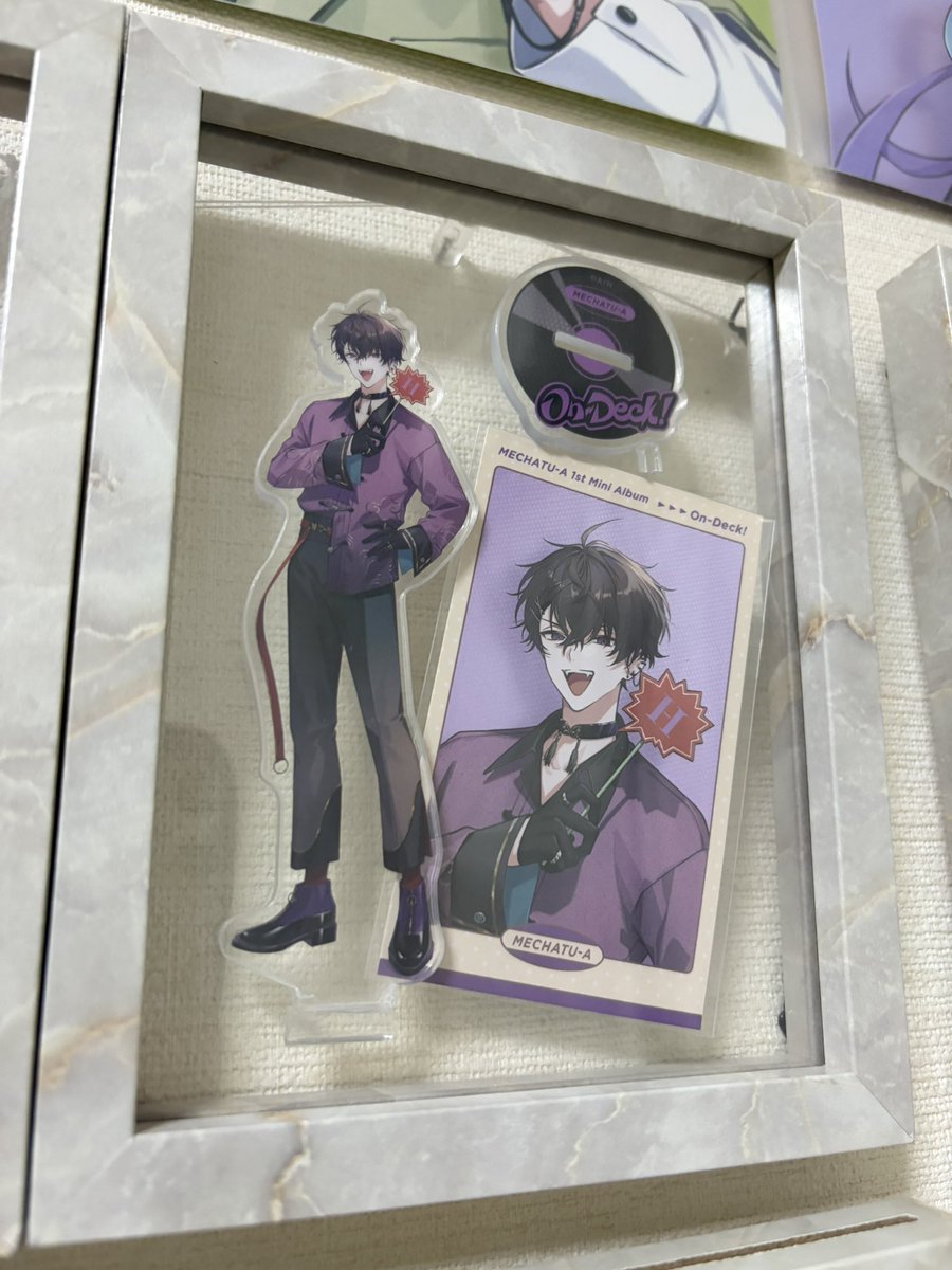 HandD_SAVEtheW's tweet photo. アクスタは足元部分にヤモリテープ忍ばせて元々のアクリルでサンド🥪
裏にマステを貼りたくない民はぜひー！

（サンドする時に若干のアクスタへの負荷があるので気にしない方はぜひー！） https://t.co/gvpPHCTdP2