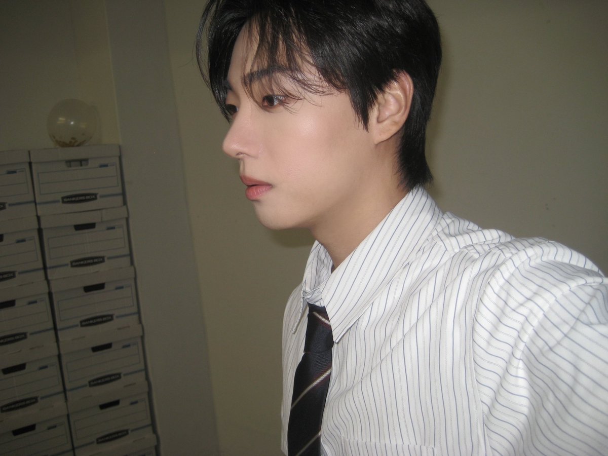 ONF_members's tweet photo. #이션

9주년

퓨즈들 온앤오프가 벌써 9살이네요.
온앤오프가 한 살 한 살 먹는 건 결코 쉬운 일이 아니었습니다 퓨즈, 그리고 멤버들이 있었기에 가능했어요 9주년 축하는 온앤오프뿐만 아니라 우리 퓨즈들도 함께 받아야 한다고 생각합니다 축하해요, 퓨즈! https://t.co/XPOyw9sDdA