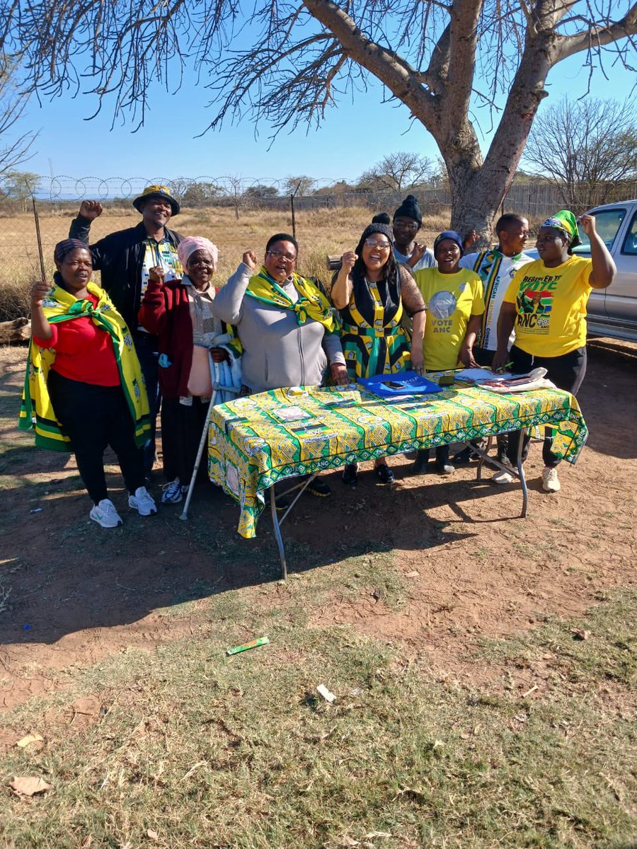 ANCParliament's tweet photo. [IN PICTURES] Voter Registration Weekend 

ANC MP, Cde Paulina Makgato with RET convenor Cde Calvin Masoga visited Ward 10,12,13, and 14 VDs in Mohodi, Molemole sub-region, Limpopo, to provide support during the voter registration weekend.

#RegisterToVoteANC
#LGE2026
#ANCAtWork https://t.co/DQ8ZgfKTj1