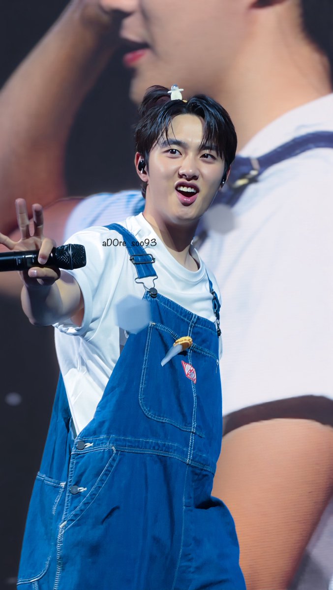 aDOre_soo93's tweet photo. 도경수 너무 귀여워요… 🥰🤏🏼
근데 팔은… 😳🔥

#EXO #도경수 #DOHKYUNGSOO #KYUNGSOO #디오 #DO(D.O.) #ドギョンス #都敬秀 https://t.co/fuXBg5P90u