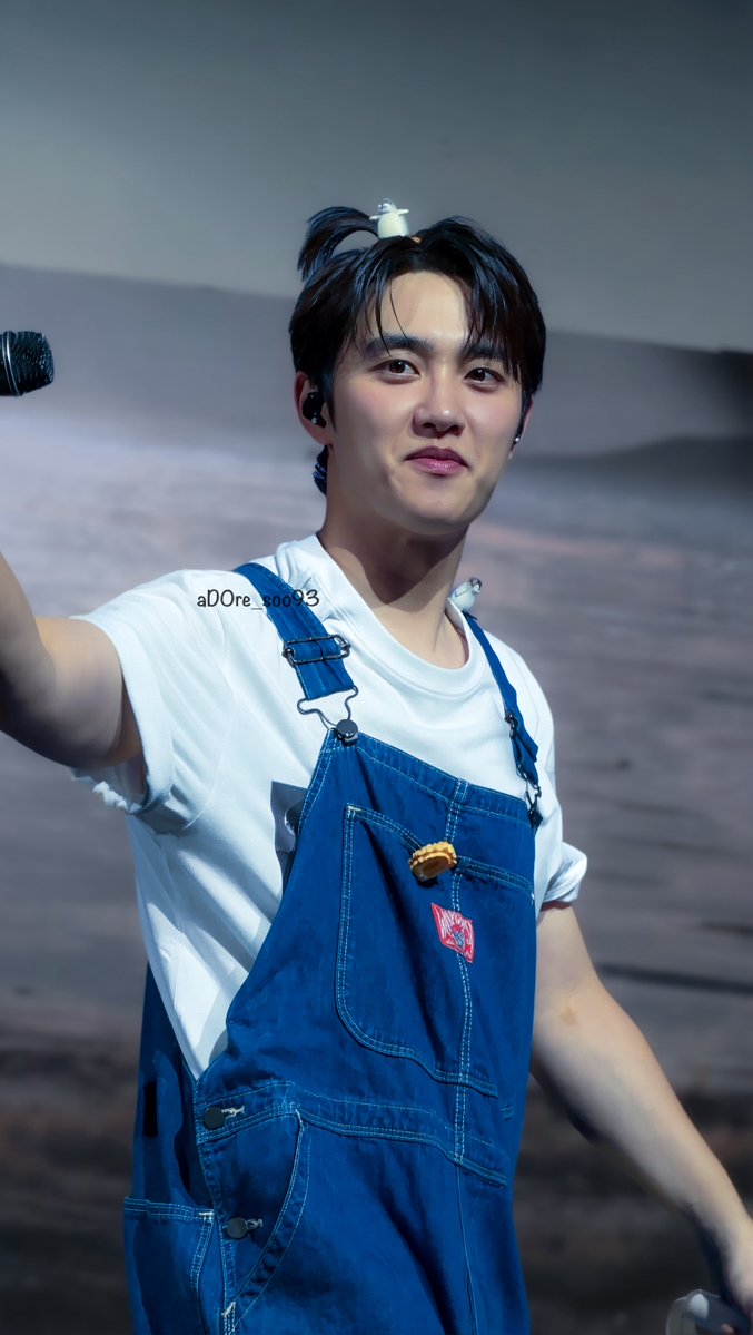 aDOre_soo93's tweet photo. 도경수 너무 귀여워요… 🥰🤏🏼
근데 팔은… 😳🔥

#EXO #도경수 #DOHKYUNGSOO #KYUNGSOO #디오 #DO(D.O.) #ドギョンス #都敬秀 https://t.co/fuXBg5P90u