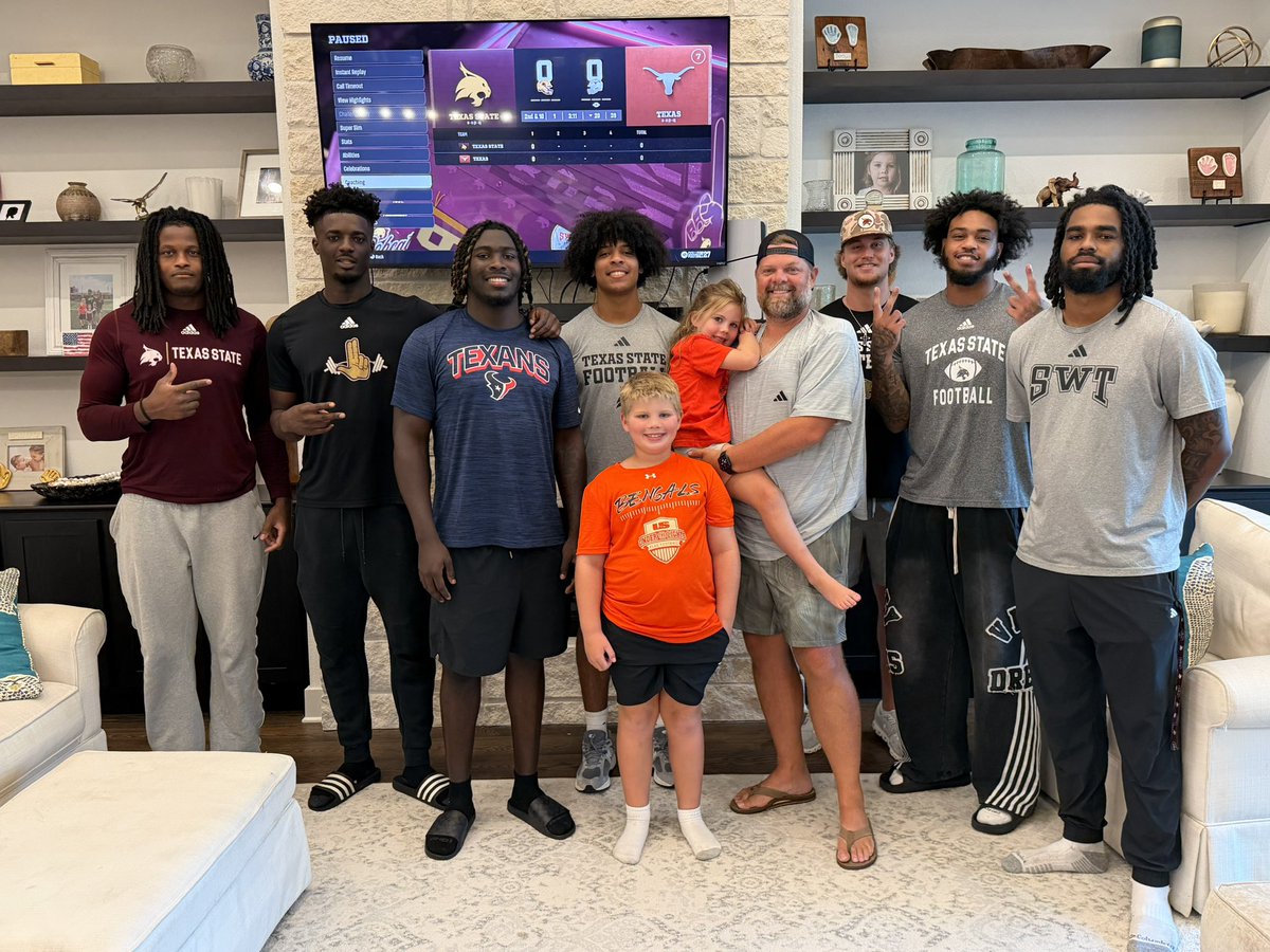 CoachWindham's tweet photo. Good to break bread again before Fall Camp starts! Love this group of men and how they’re going to impact this defense and team this season! https://t.co/zcjEz7eBJq