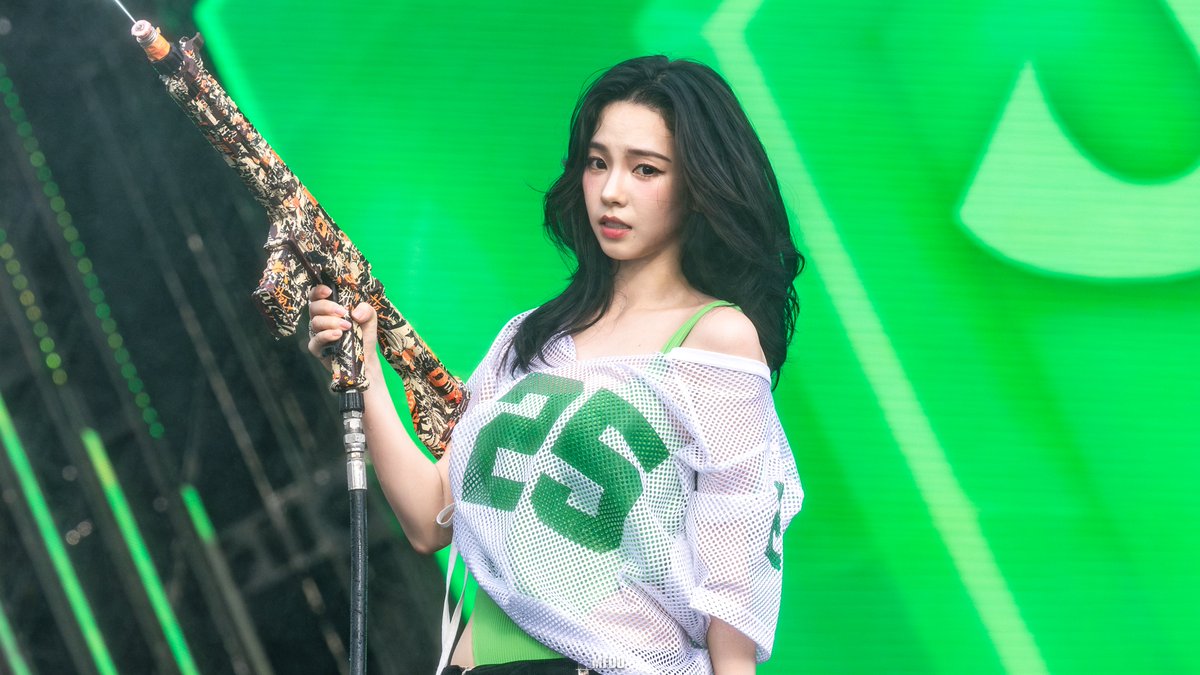 __mfdd's tweet photo. Karina    

260725 HQ  

Waterbomb Seoul   

(3)

#카리나 
#Karina 
#에스파 
#aespa https://t.co/jbzme2UGPU