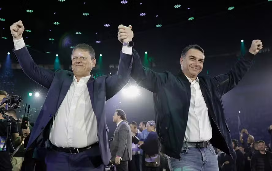 meioindep's tweet photo. Palanque e apoio do GOVERNADOR DE SÃO PAULO.
Lula nunca teve. Jamais terá!
Infelizmente, nem Bolsonaro teve.
Flávio tem.
Podem subestimar, mas essa campanha vai render. https://t.co/CsZEaIrfy9