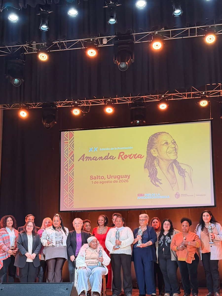 inmujeresuy's tweet photo. El sábado se realizó la ceremonia de la 𝗫𝗫 𝗘𝗱𝗶𝗰𝗶𝗼́𝗻 𝗱𝗲 𝗹𝗮 𝗣𝗿𝗲𝗺𝗶𝗮𝗰𝗶𝗼́𝗻 𝗔𝗺𝗮𝗻𝗱𝗮 𝗥𝗼𝗿𝗿𝗮 en el Teatro Municipal de Salto.

ʜᴀʏ ʟᴇɢᴀᴅᴏꜱ ǫᴜᴇ ɴᴏ ꜱᴏʟᴏ ꜱᴇ ʀᴇᴄᴜᴇʀᴅᴀɴ: ꜱᴇ ʜᴏɴʀᴀɴ, ꜱᴇ ʀᴇᴄᴏɴᴏᴄᴇɴ ʏ ꜱᴇ ᴍᴜʟᴛɪᴘʟɪᴄᴀɴ. https://t.co/62MbGv8oxY