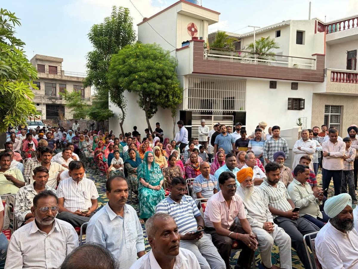 jaiinder_kaur's tweet photo. ਬੀਤੇ ਦਿਨ ਪਟਿਆਲਾ ਦੇ ਭਾਰਤ ਨਗਰ ਵਿਖੇ ਇਲਾਕਾ ਨਿਵਾਸੀਆਂ ਨਾਲ ਇੱਕ ਵਿਸ਼ੇਸ਼ ਮੀਟਿੰਗ ਵਿੱਚ ਸ਼ਮੂਲੀਅਤ ਕੀਤੀ। ਮੀਟਿੰਗ ਦੌਰਾਨ ਲੋਕਾਂ ਨਾਲ ਵਿਚਾਰ ਸਾਂਝੇ ਕੀਤੇ ਅਤੇ ਭਾਰਤੀ ਜਨਤਾ ਪਾਰਟੀ ਦੀਆਂ ਲੋਕ-ਹਿਤੈਸ਼ੀ ਨੀਤੀਆਂ ਬਾਰੇ ਜਾਣਕਾਰੀ ਦਿੱਤੀ।

ਪੰਜਾਬ ਦੇ ਸਰਬਪੱਖੀ ਵਿਕਾਸ, ਅਮਨ-ਚੈਨ ਅਤੇ ਖੁਸ਼ਹਾਲੀ ਲਈ 2027 ਵਿੱਚ ਭਾਜਪਾ ਨੂੰ ਚੁਣੋ। https://t.co/HhB09cizBj