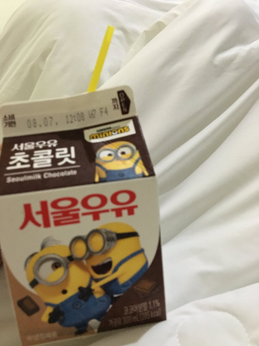 pig_baaa's tweet photo. 씻고 나와서 에어컨 틀고 초코우유 하나 먹으면서 페파피그 보는 이 햄복 💓💓 https://t.co/UW0kOHyzTN