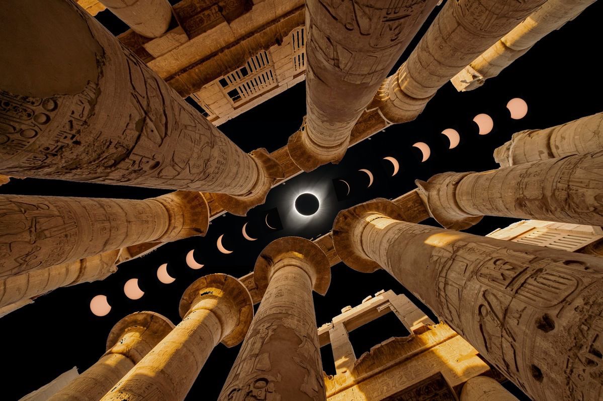 belas_library's tweet photo. FOMO de assistir ao eclipse em Luxor. As fotos são tão icônicas https://t.co/7YHPdufuRZ