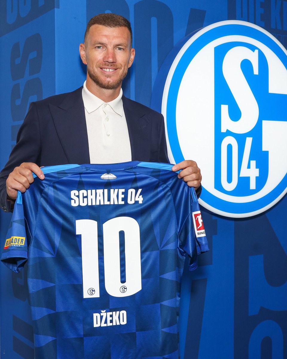 ActuFoot_'s tweet photo. 🚨 OFFICIEL ! À 40 ans, L’IMMORTEL EDIN DZEKO 🇧🇦 PROLONGE L’AVENTURE À SCHALKE 04 ! 💙🤍✍️

📸 @s04 https://t.co/zBrw4p3Yfv
