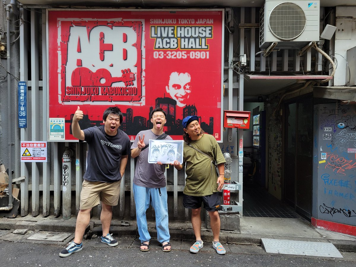 UIBULLPEN1's tweet photo. 新宿ACB 58周年おめでとうございました！
外も中も灼熱で最高な１日だったなぁー
全バンドカッコよかった
ジャンルは違ったけど大阪のSTITCHESめちゃめちゃ刺さった…
さぁ、次のBULLPENのライブは

いつだ https://t.co/NZpiH4iASA