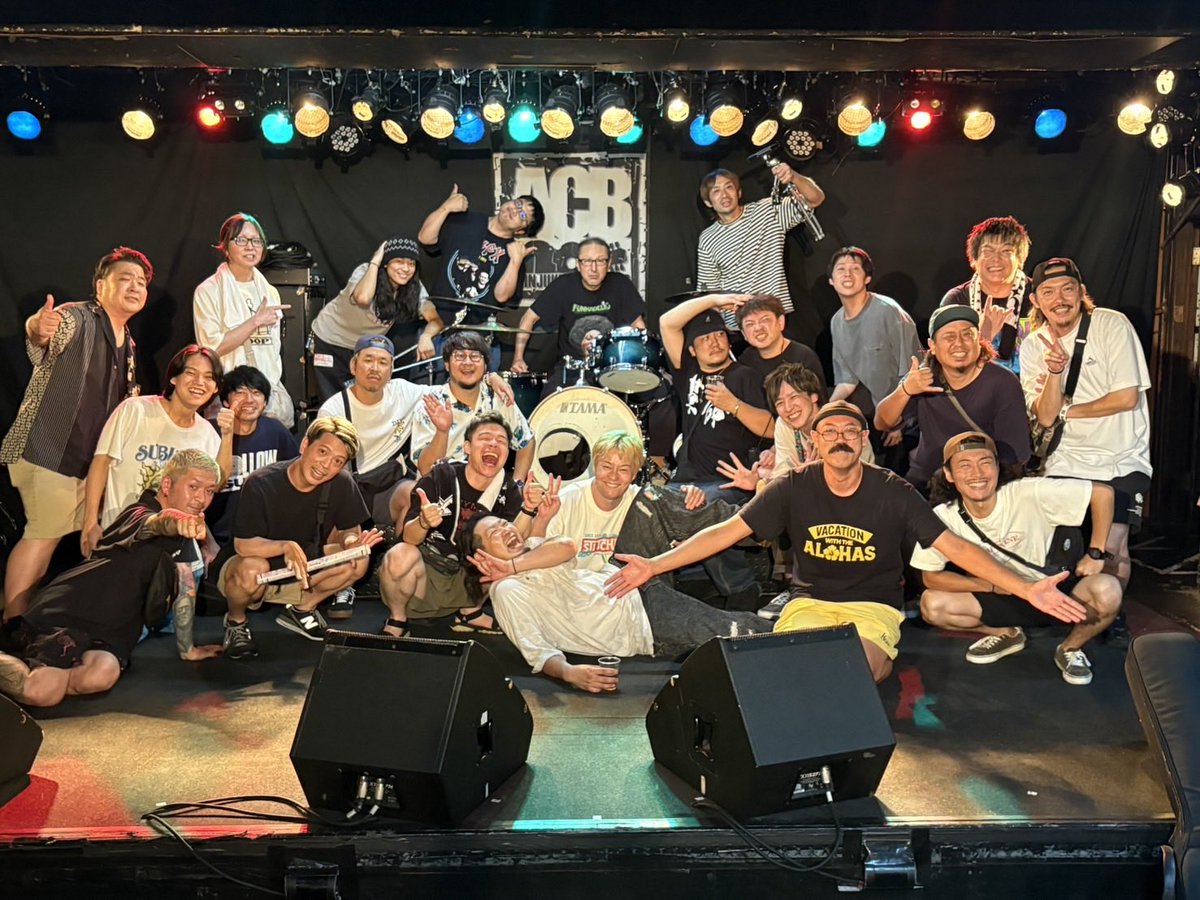 UIBULLPEN1's tweet photo. 新宿ACB 58周年おめでとうございました！
外も中も灼熱で最高な１日だったなぁー
全バンドカッコよかった
ジャンルは違ったけど大阪のSTITCHESめちゃめちゃ刺さった…
さぁ、次のBULLPENのライブは

いつだ https://t.co/NZpiH4iASA