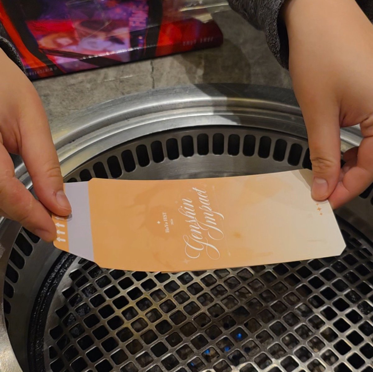 mydaymousee's tweet photo. How to open hoyo's genshin photocard https://t.co/4ppwljREoJ