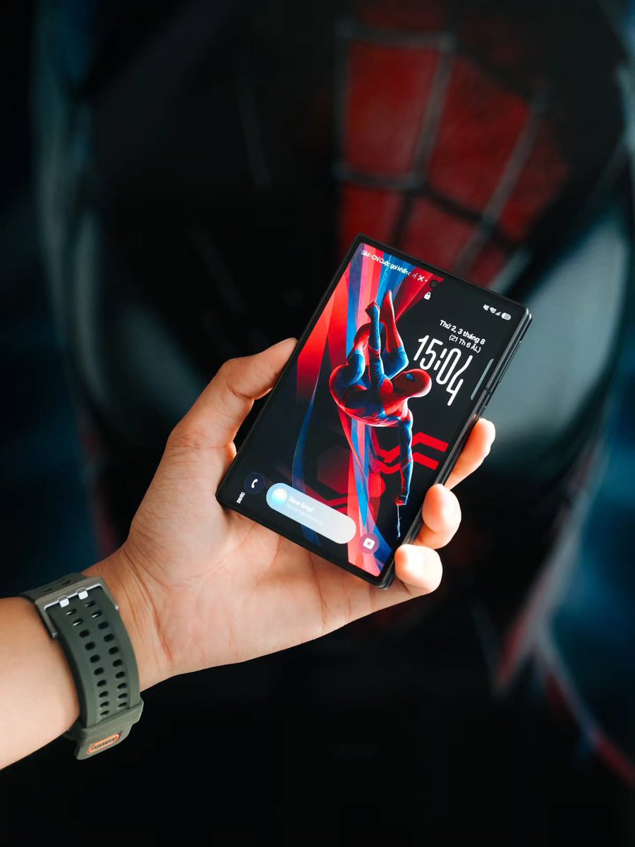 Pulaxki's tweet photo. Spider Man wallpaper for Fold 8 https://t.co/7Aib1uSFv4