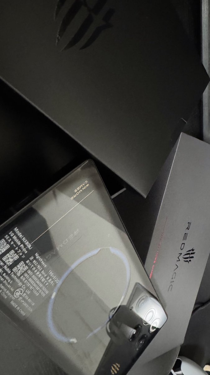 sou_abyss's tweet photo. そいやゲーミングスマホ買ってみた😏 https://t.co/CZuX8Dpvl8