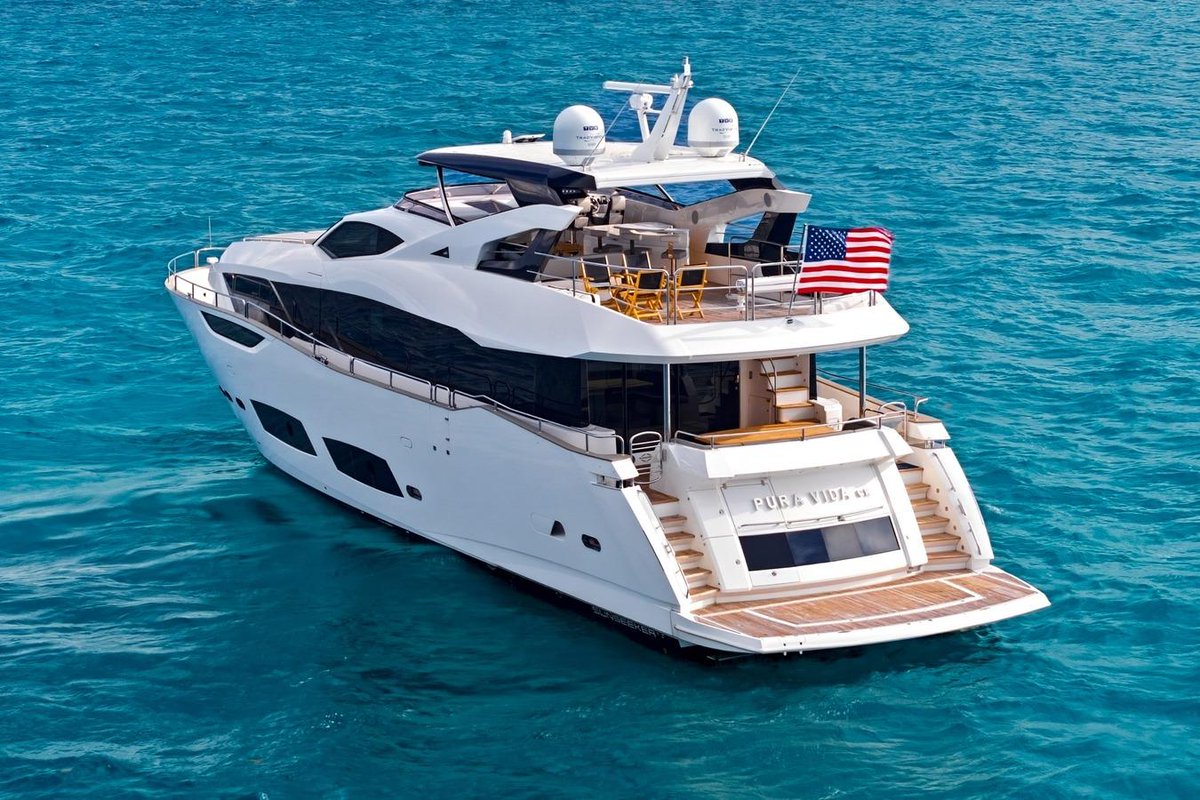 globalyachtex's tweet photo. PURA VIDA blends luxury, performance, and proven charter success. Featuring a rare dual-master layout, expansive flybridge, hydraulic swim platform, MTU power, Sleipner stabilizers, and a 1,400 NM range, she's turnkey and ready for her next adventure. ⚓✨ https://t.co/xl7lfYbjQc