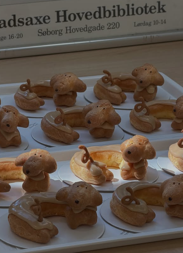 daily_dolce's tweet photo. Dachsund éclairs from wlmlbkk https://t.co/K5oKmXegjg