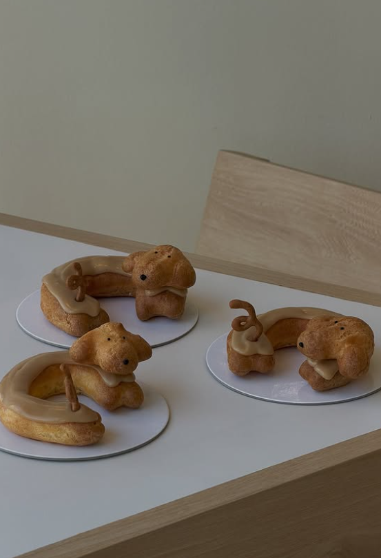 daily_dolce's tweet photo. Dachsund éclairs from wlmlbkk https://t.co/K5oKmXegjg