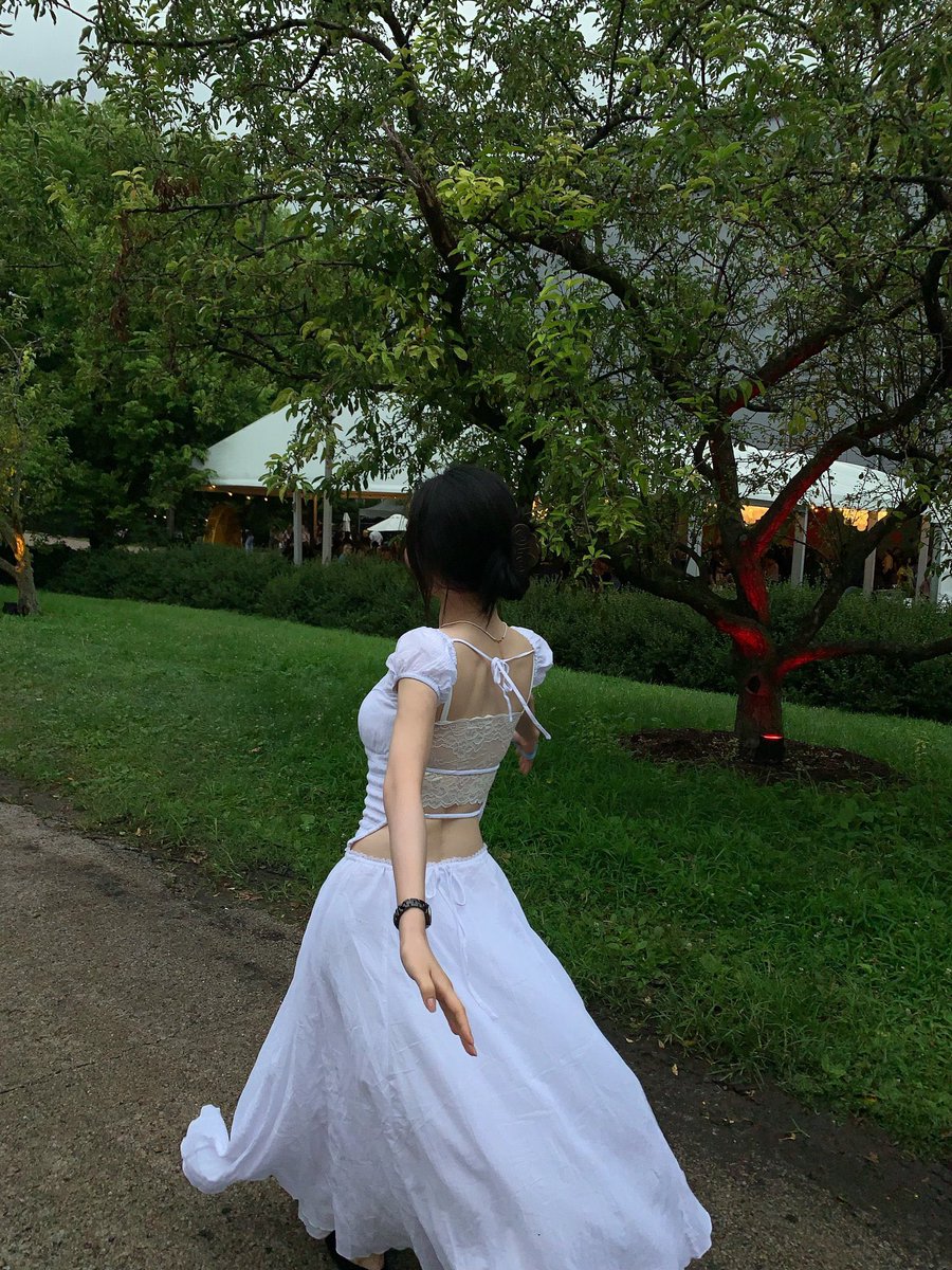 schpxz's tweet photo. แล้วดูหุ่น บาดงบาดี้ เห้อออ สวยเกินไปมากแล้วว https://t.co/Vgc1drzVkk