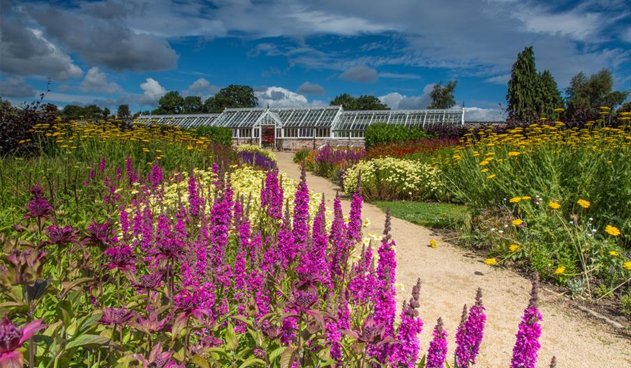 tourismforalluk's tweet photo. Summer’s the perfect time to enjoy the UK’s accessible parks and gardens. 🌳☀️

With level paths and welcoming facilities, everyone can get out and enjoy the sunshine. What’s your favourite accessible spot to enjoy nature in summer? Share it below! 

https://t.co/SSWhOLMQSh https://t.co/zED5ayn2QR