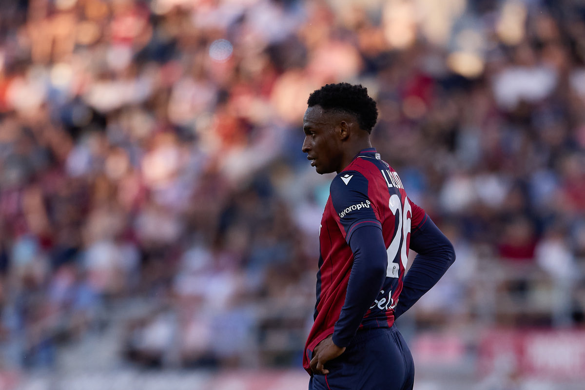 juvewire's tweet photo. Everyday that passes means that the bargaining power of #Bologna for John #Lucumi is diminishing. #Juventus have an agreement with the defender with a 5-year contract worth €2.5M per year. Lucumi only wants Juve which is helping the Bianconeri negotiate the best deal economically. 

- TuttoSport