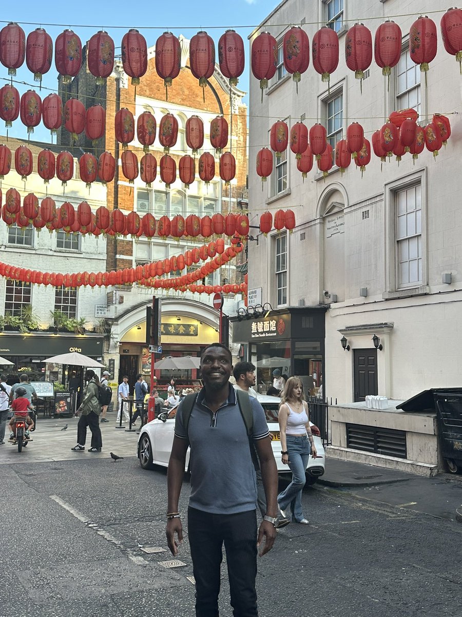 NNyashaYessur's tweet photo. What is happening to Zimbabwe,  Zimbabwean journalists have left the country  looking for greener pastures, one is currently an asylum seeker while the other is now a driver at an electrical company in the UK. https://t.co/xFhHJQtiZW