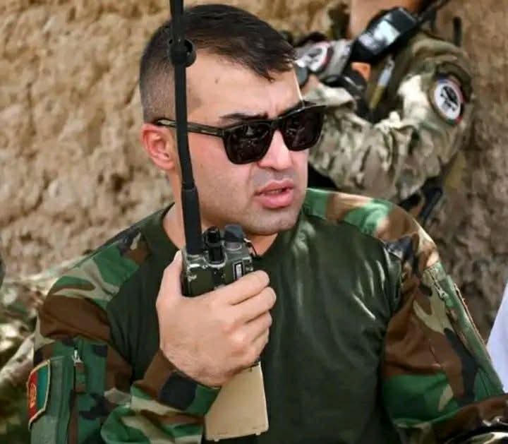 Asim__malang's tweet photo. نادره نه ده، اوس هغه خلک اخطار راکوي! 
چې زموږ له ډاره به سریښ کېدل په تیارې پوري. https://t.co/AOnhZ0LIUw
