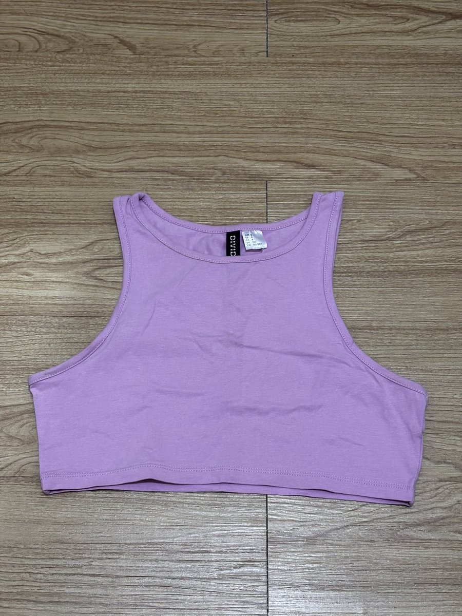 Seaasheali's tweet photo. tanktop h&amp;m 
25k https://t.co/X8E8ZpOZe7