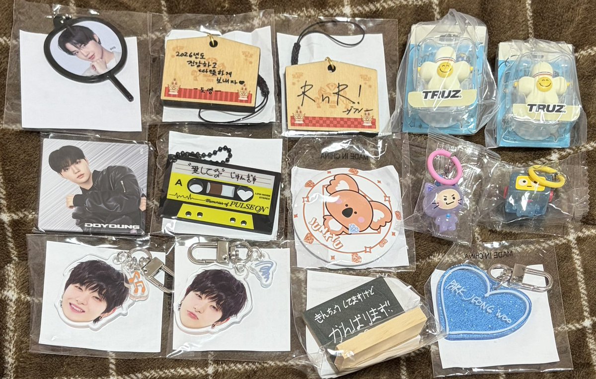 ri_jun0610's tweet photo. TREASURE カプセルトイ　交換

【譲】画像1〜２枚目

【求】ヨシ
　　A：怒
　　B：うちわアクセサリー以外
　　FC：フィルム>ピンバッチ
過去のグッズも検討いたします！

お気軽にお声掛けください🙇🏻‍♀️ https://t.co/h9ue5TqxcR