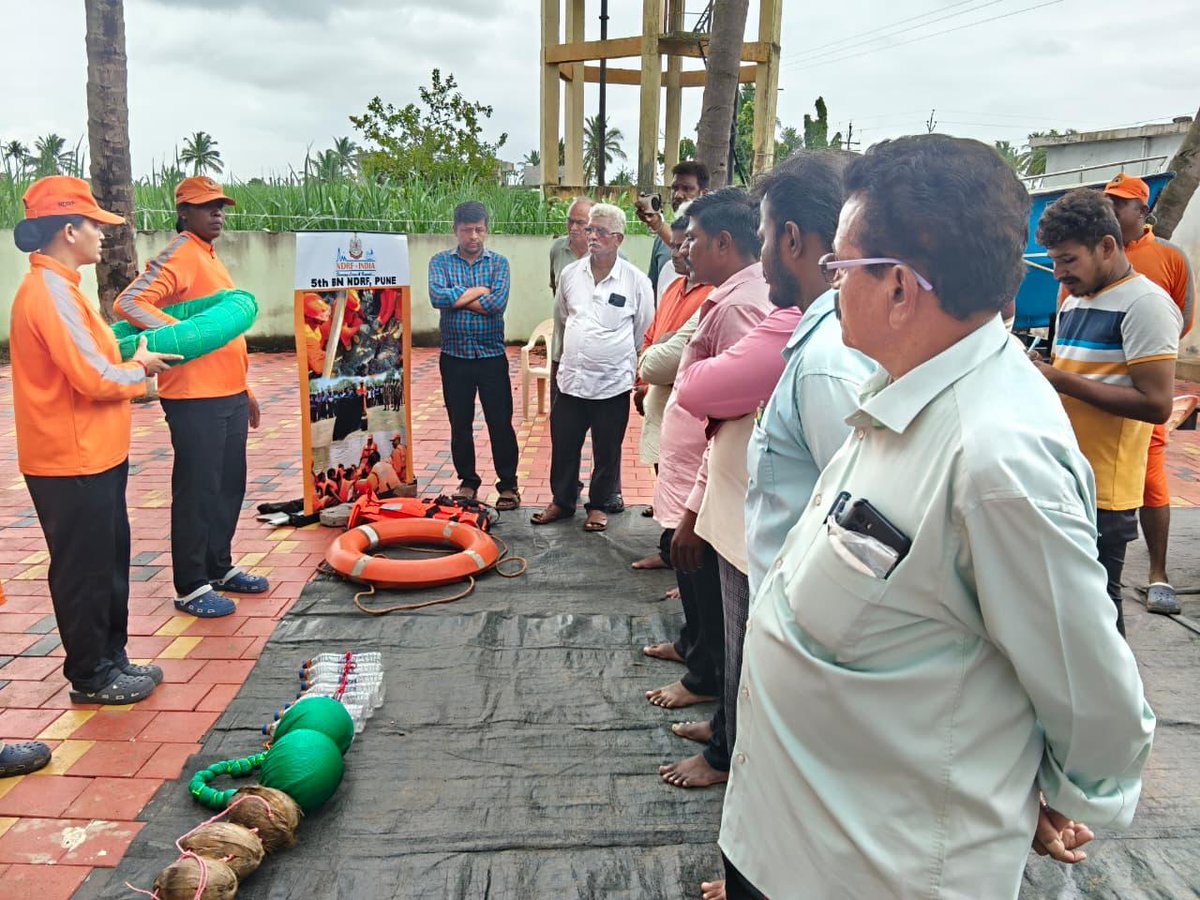 05NDRF's tweet photo. 🌍 @05BnNDRF
📍 Strengthening resilience in Raigad & Sangli through Community Awareness Programmes.
👥 Community members & NSS volunteers participated in disaster preparedness and emergency response awareness.
🛡️ Awareness Today. Safety Tomorrow.
#NDRF #CommunityAwareness #CAP #ResponseReady
@NDRFHQ @ndmaindia @ANI