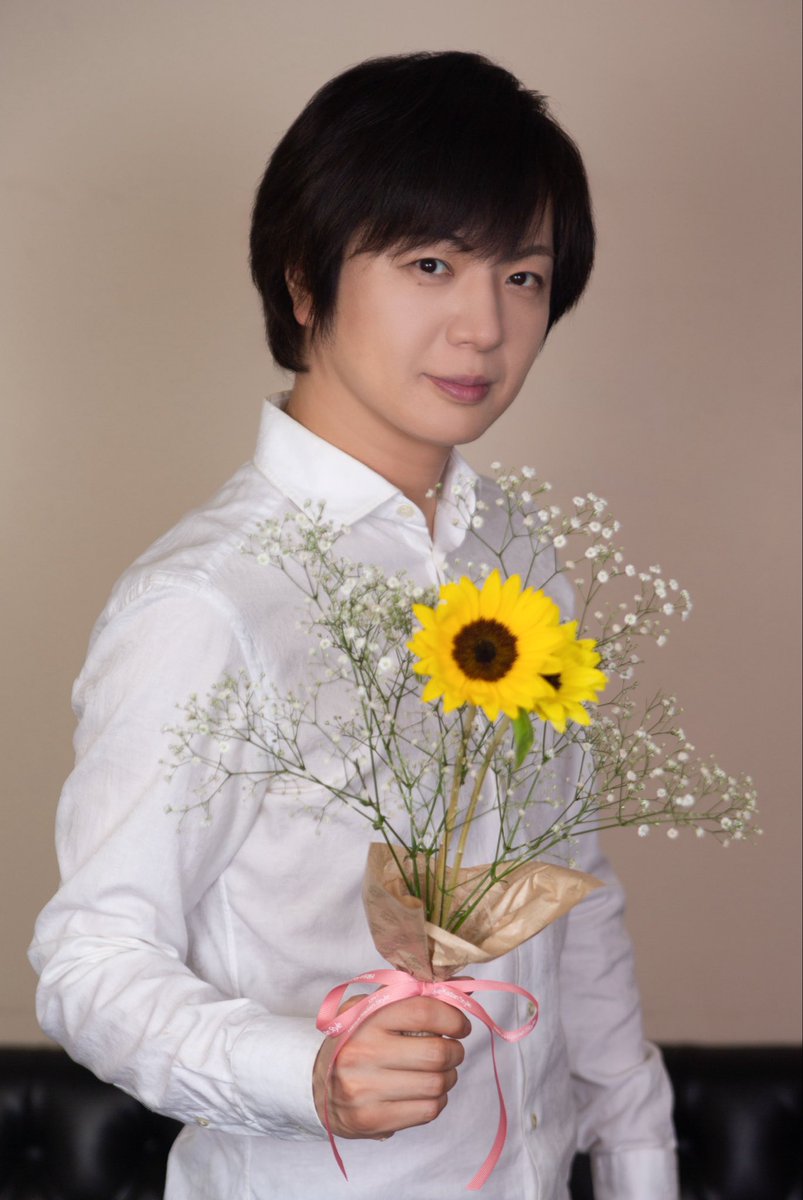 takeshima_staff's tweet photo. "花束"

ヒマワリの花言葉は

「あなただけ見つめる」

『松村邦洋のOH－！邦自慢』
の収録でした。松村 邦洋さん
にためになるお話しをたくさ
んお聞きしました。
放送日はHPをご覧ください。

今夜も皆さんが
安全に過ごせますように
祈ってます。
#ひろネット #花便り https://t.co/RfPhX7N8fF