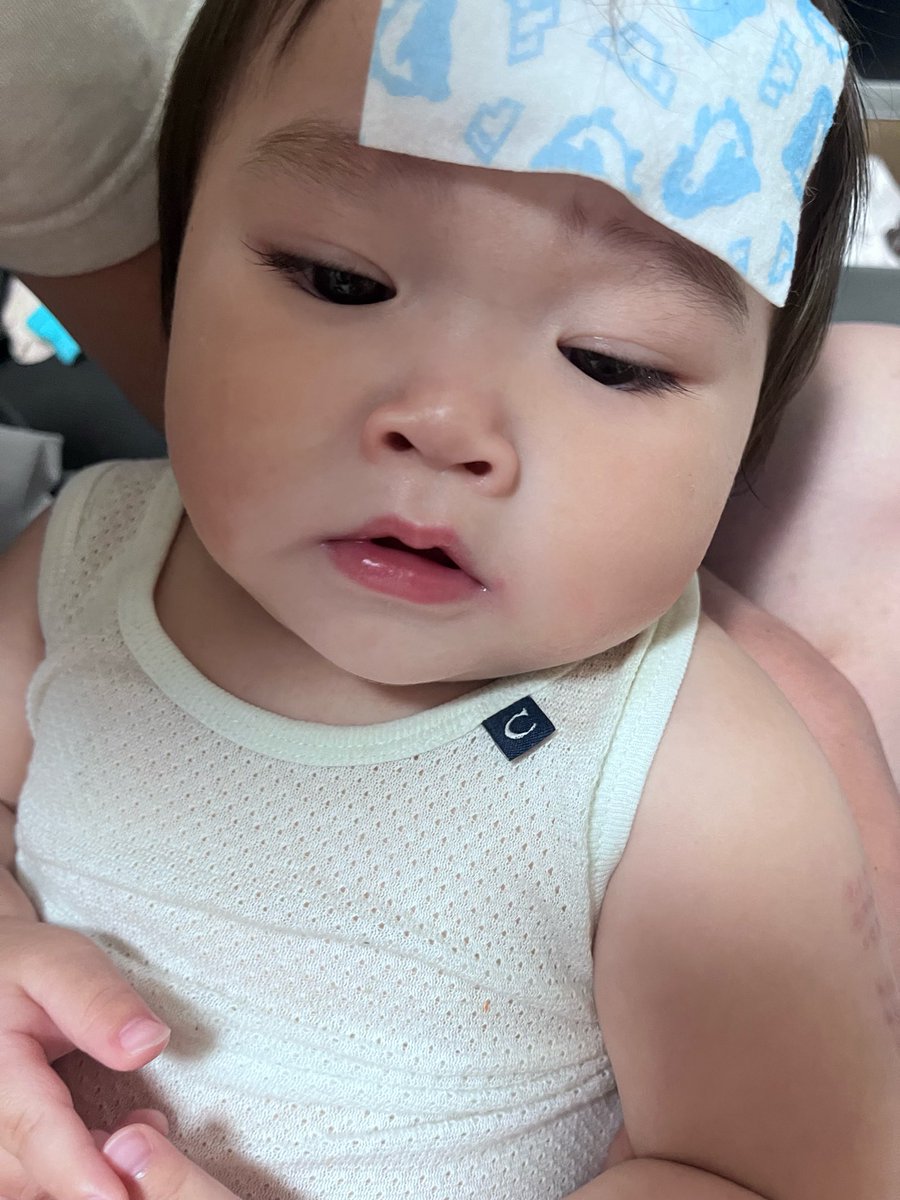 mcmcluv's tweet photo. 久々に39.5℃まで上がってしまった息子
泣き喚いて全く寝ず本当に辛そうだった
やっと今朝、36℃台まで下がって良かった　
微熱含めたら5日間くらい熱出てた🤒
こうやって免疫付いてくのね🤒 https://t.co/9B64QYpHdl