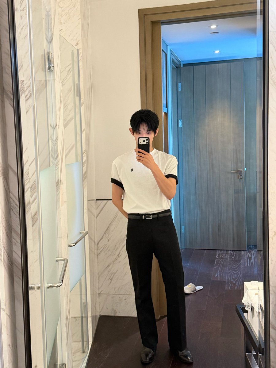 jgjiaf's tweet photo. @YZZOUK 完全代入这张🥵 https://t.co/P0uPv0o74e