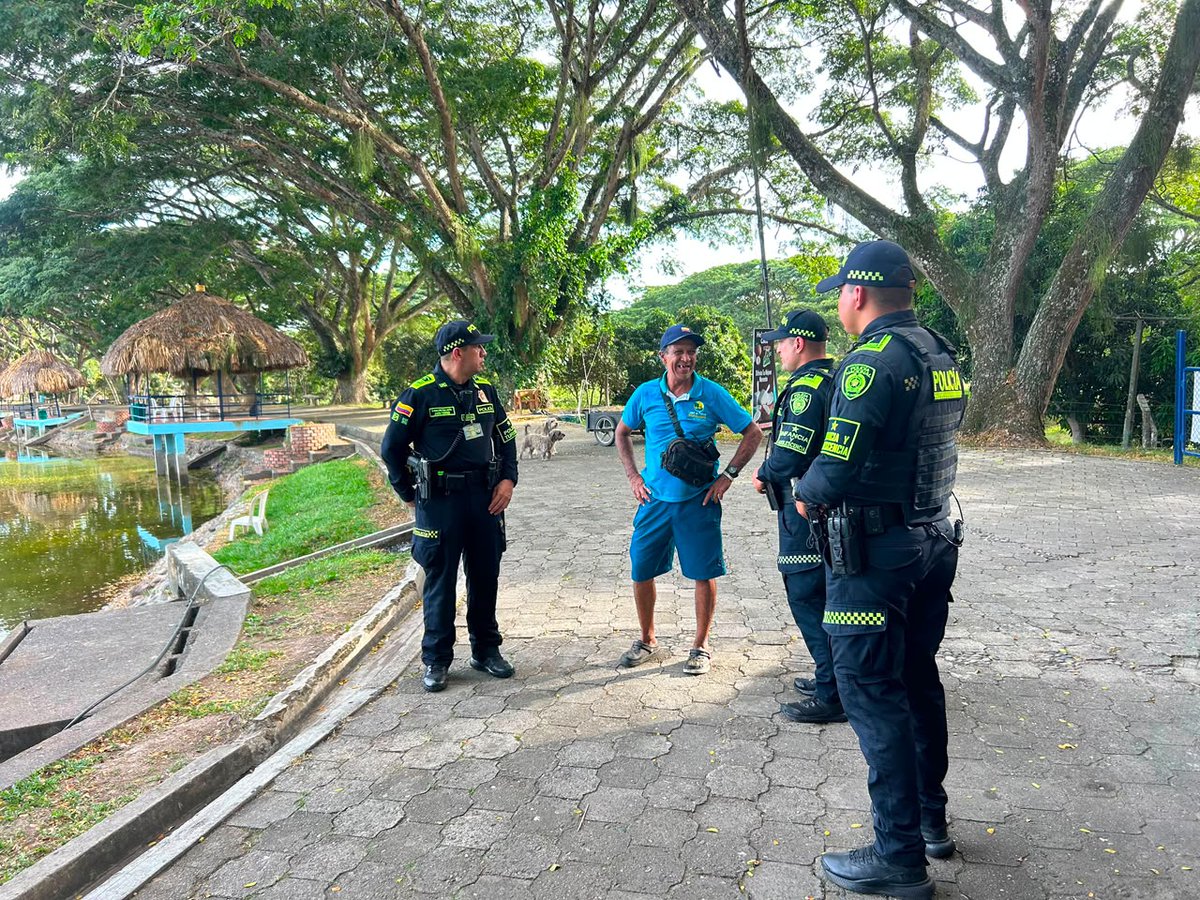 ProteccionPonal's tweet photo. Recorrimos hoteles, piscinas y centros vacacionales en #ValledelCauca para verificar el cumplimiento de la normatividad y promover entornos seguros para todos👮🤝. #TurismoSeguro https://t.co/AkJAzMzOly