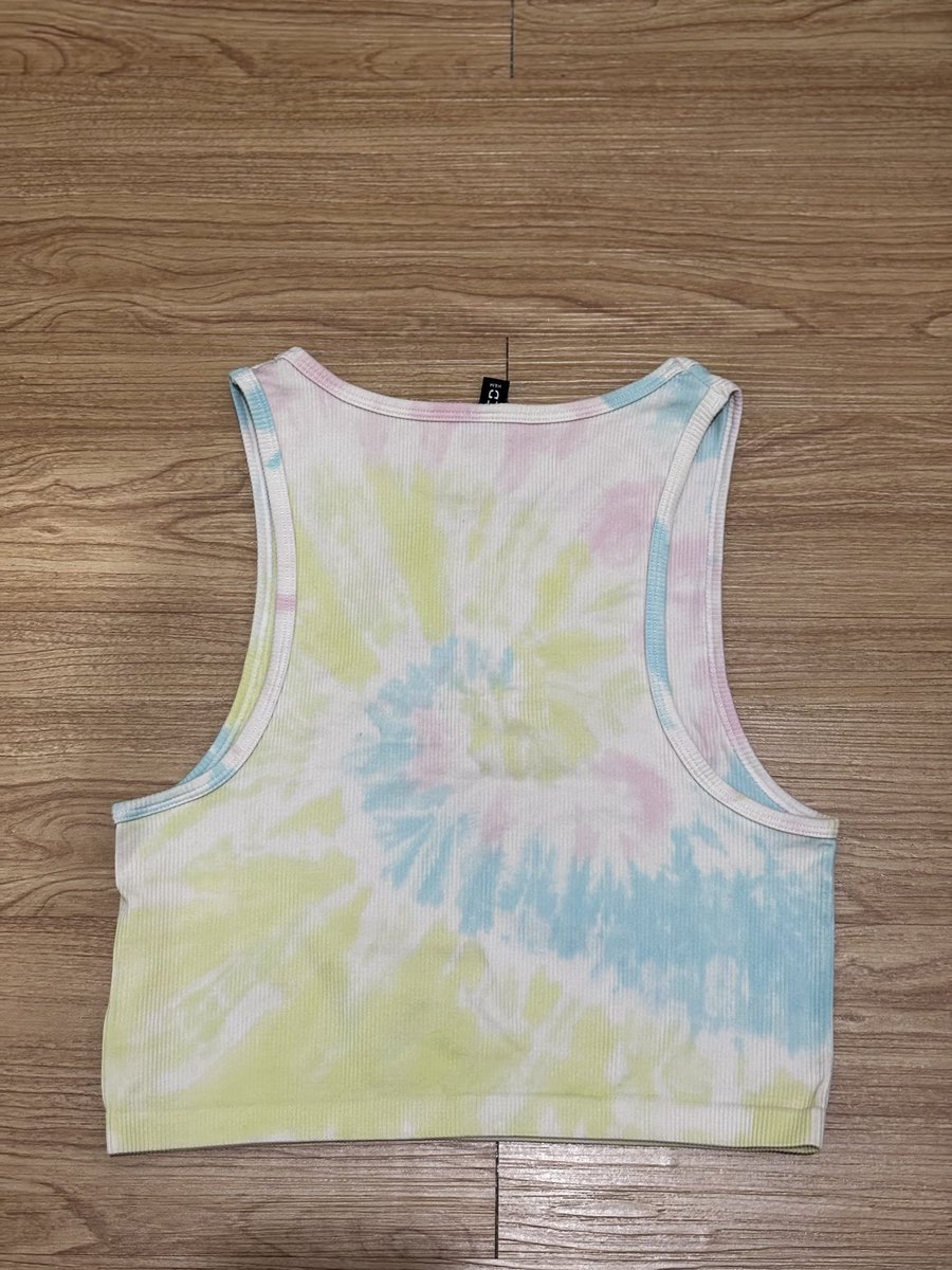 Seaasheali's tweet photo. tanktop h&amp;m
35k https://t.co/NlVvRMCU0a