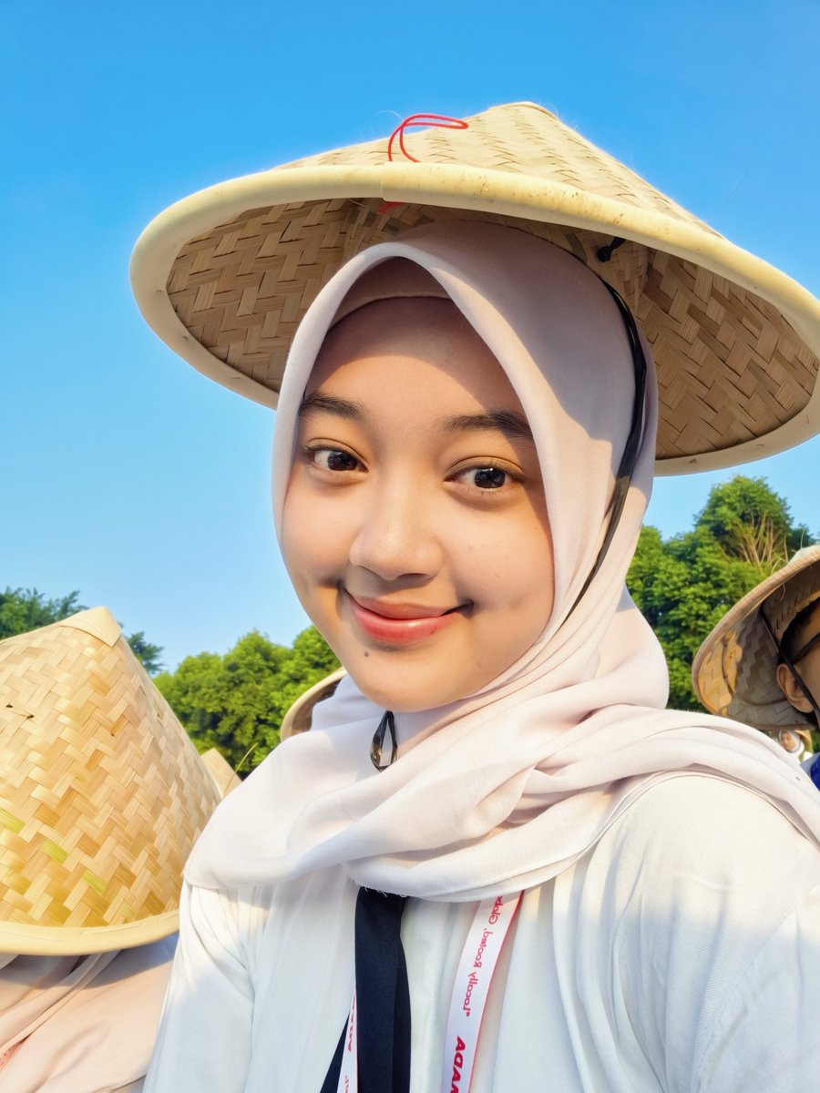 keeishau's tweet photo. should i make utbk journey biar people people know kalau there was a "setan" who tried to ruin my life dan i still made it?? 🥹 https://t.co/vG9RLsxwG5