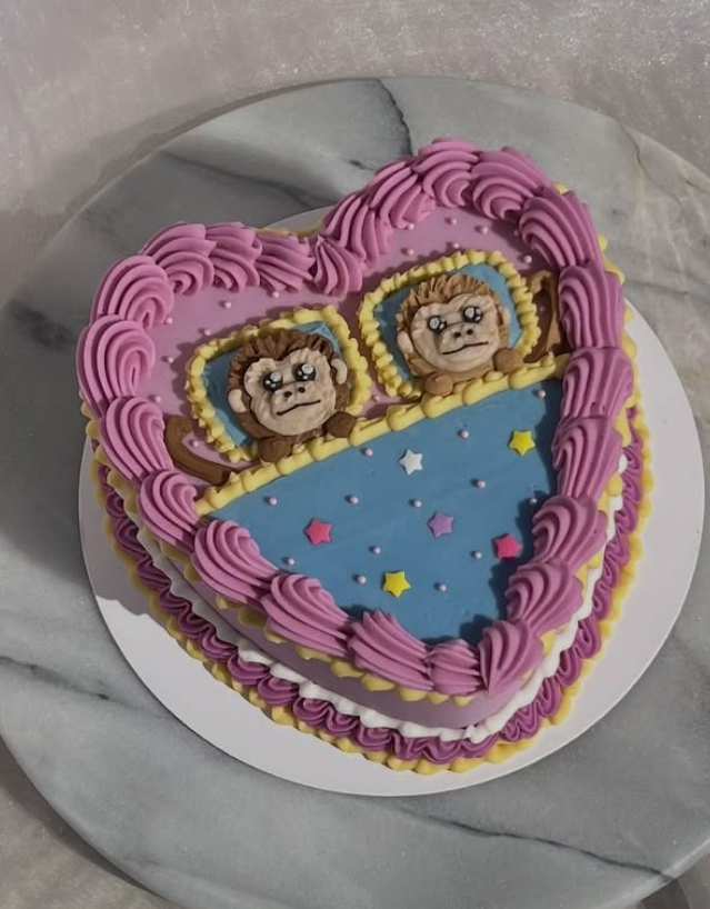 daily_dolce's tweet photo. The cake and the inspo (made by twiinkleycakes) https://t.co/mTToMVci6k